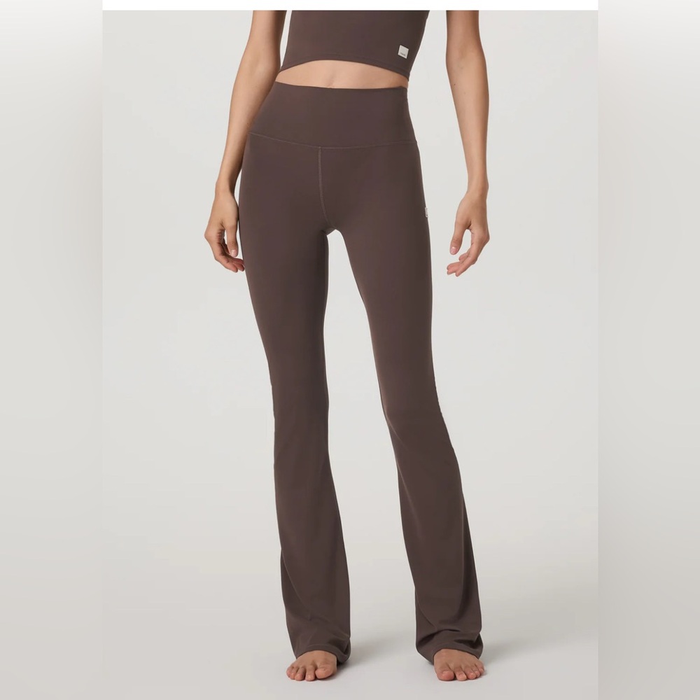 NWT Vuori all the feels mini flare, mocha, size small